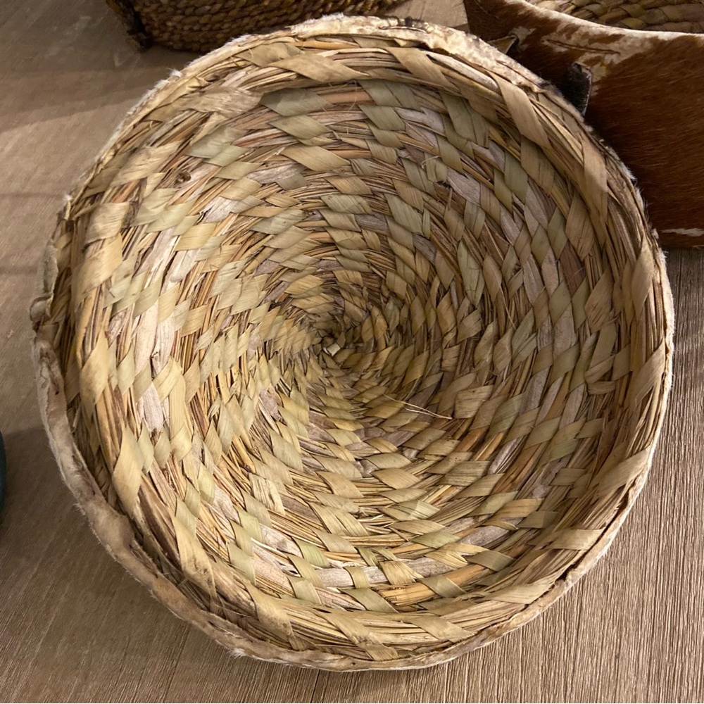Native American Vintage Animal Hide Covered Basket, Authentic Piece - Picture 7 of 11